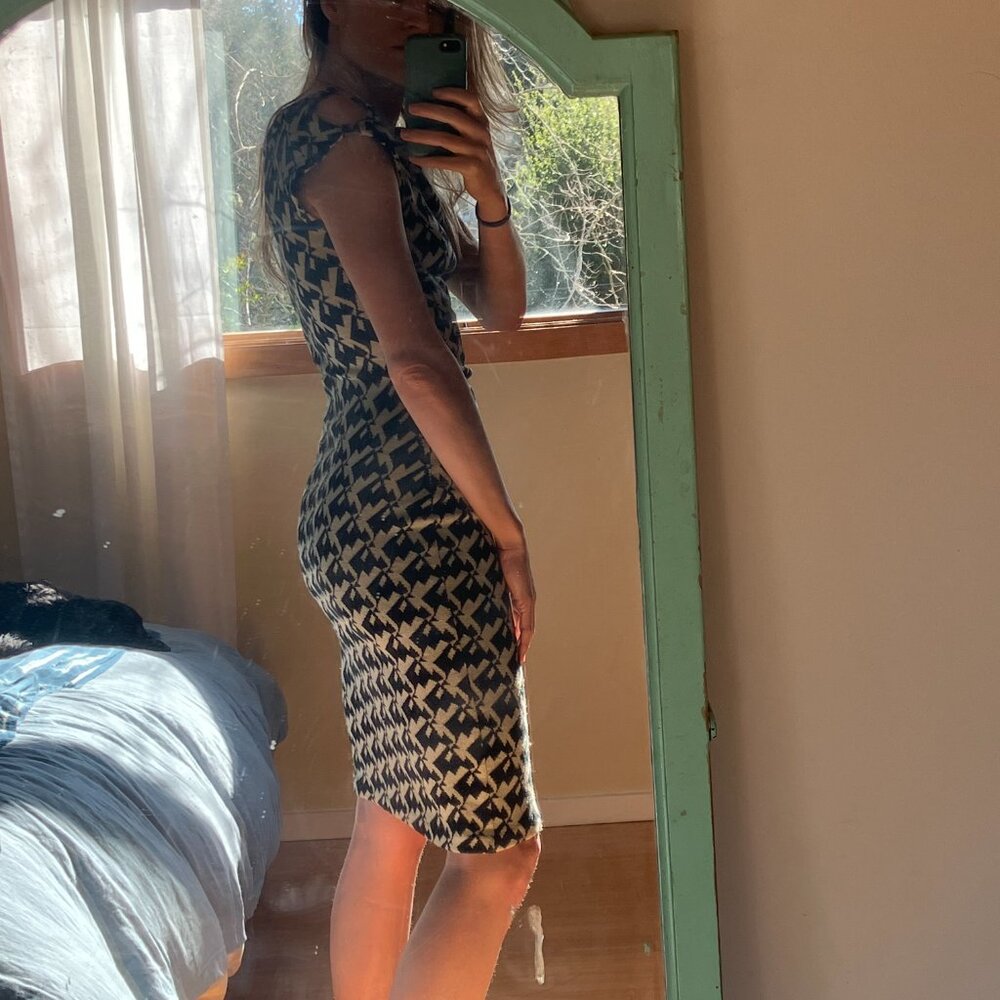 4 - Picture 3 of 4